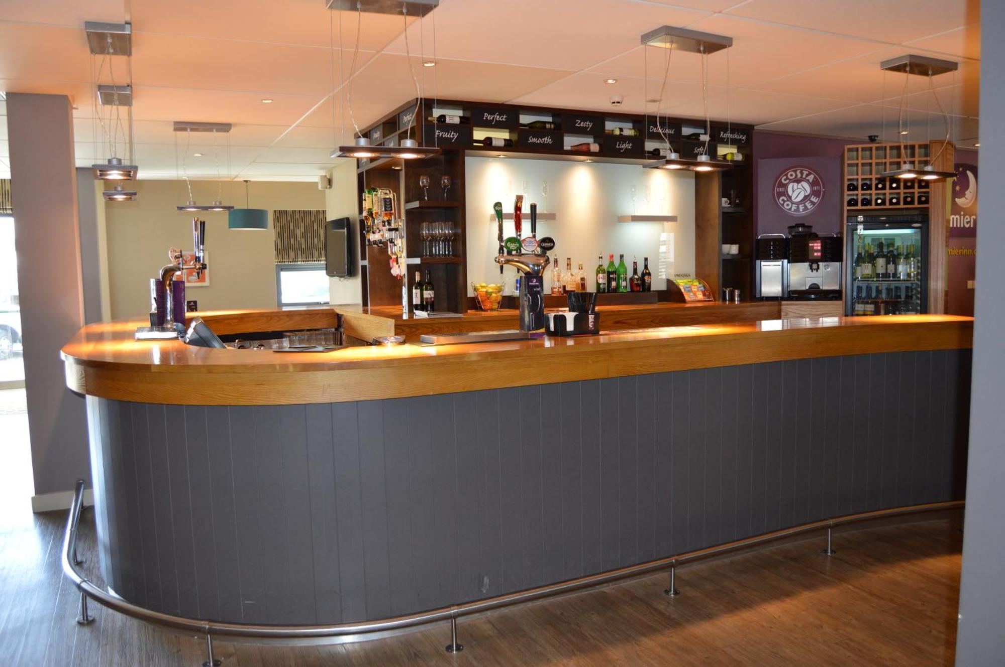 Premier Inn Dublin Airport Swords Bagian luar foto
