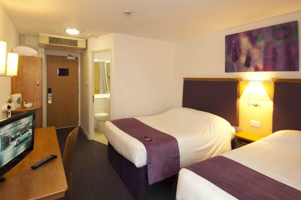 Premier Inn Dublin Airport Swords Bagian luar foto