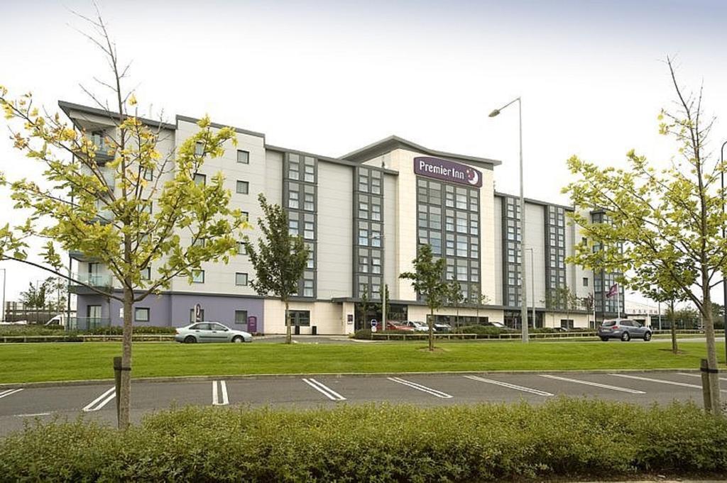 Premier Inn Dublin Airport Swords Bagian luar foto