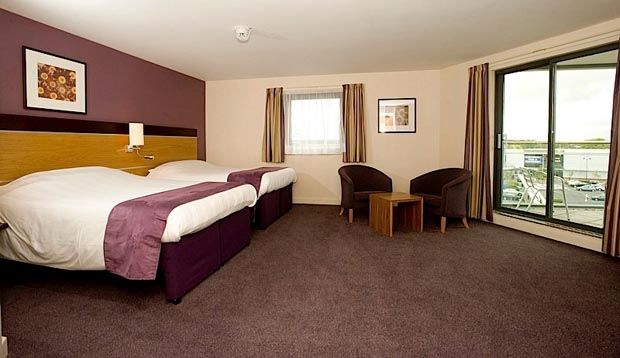 Premier Inn Dublin Airport Swords Bagian luar foto
